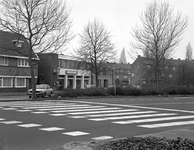 72398 Gezicht op de voorgevels van de panden Vleutenseweg 490-492 te Utrecht. Rechts de panden aan het ...